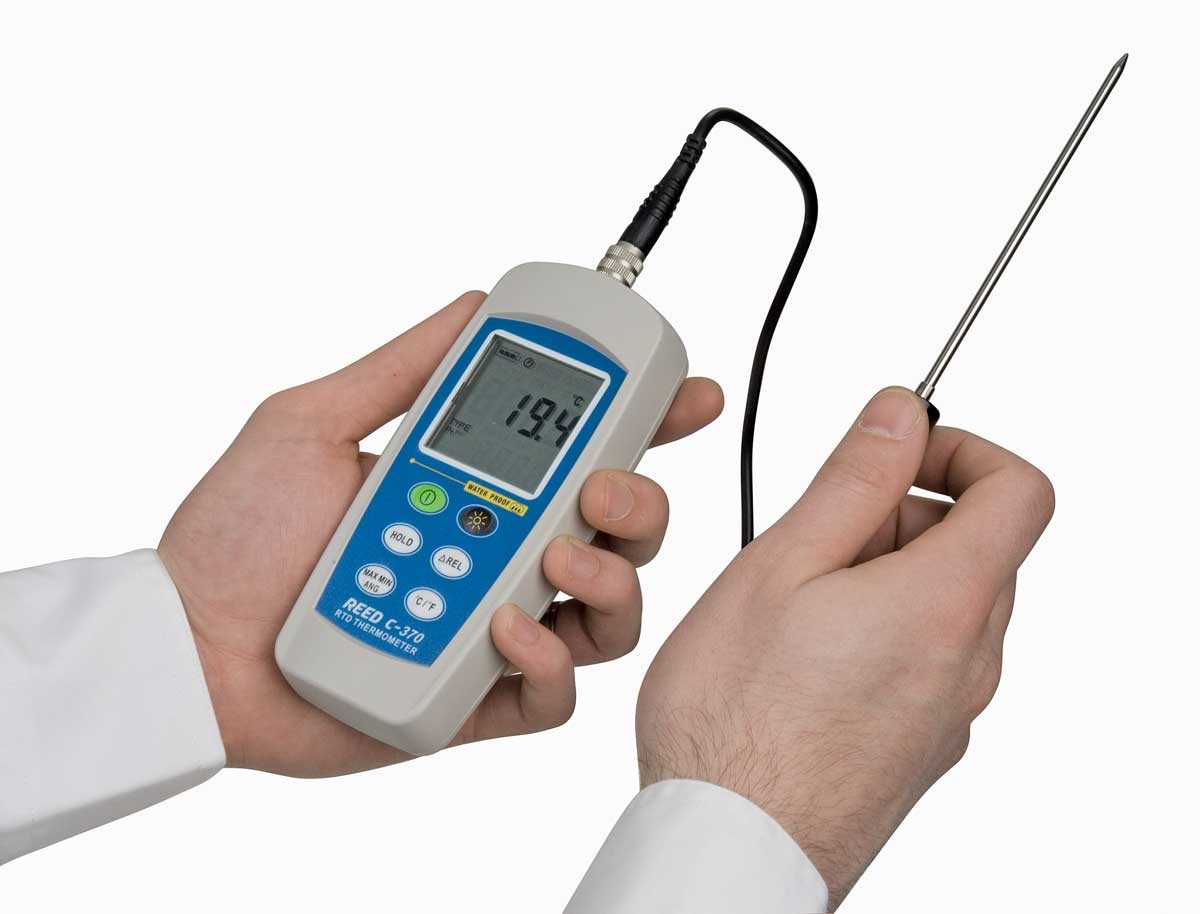 REED C-370 RTD Thermometer-REED C-370 In Use