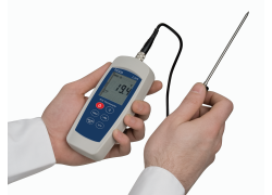 REED C-370 RTD Thermometer-REED C-370 In Use