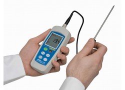 REED C-370 RTD Thermometer-REED C-370 In Use